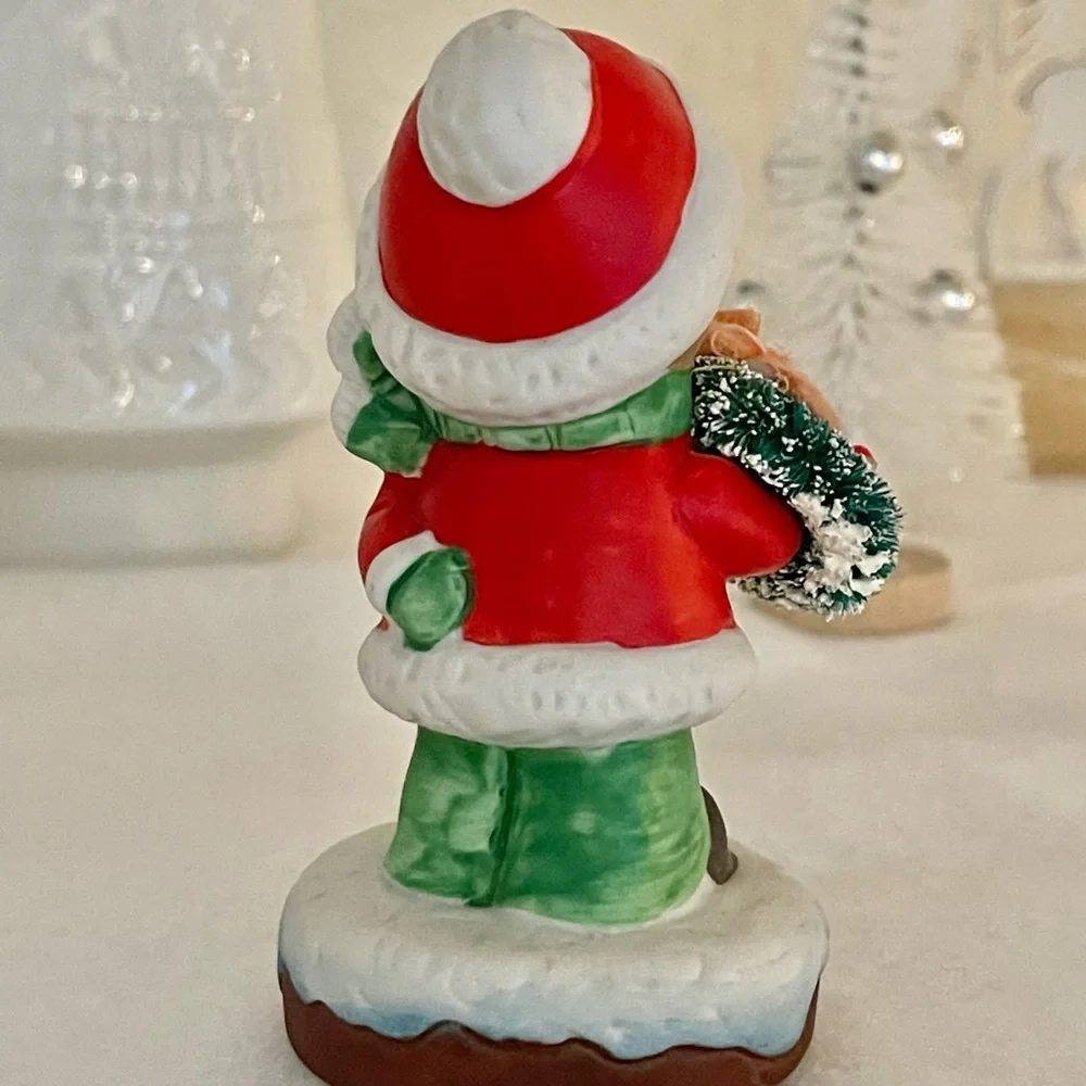 VTG Enesco Figurine, Child Carrying A Christmas Wreath